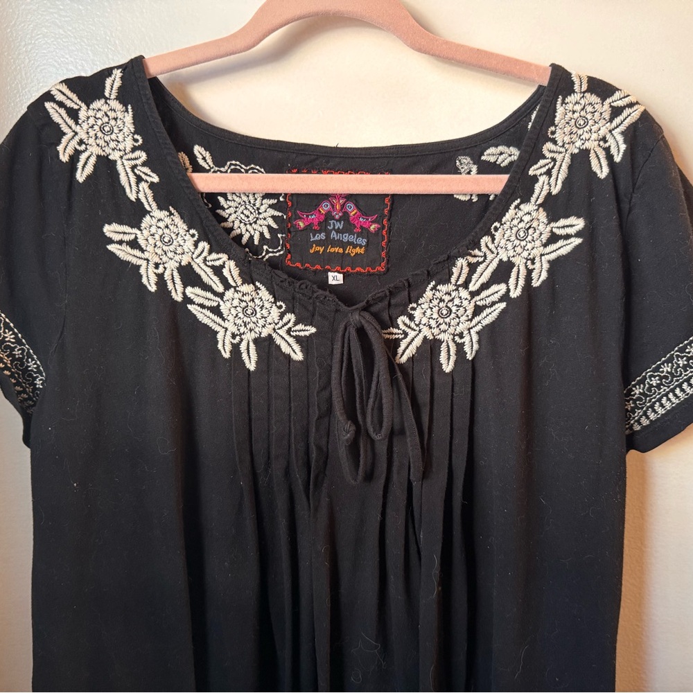 Johnny Was Black Mini with Floral Embroidery - Picture 4 of 6